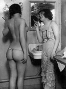 Real ladies from the twenties showing their natural body